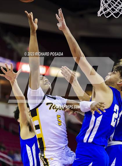 Thumbnail 1 in Edison vs. Hanford West photogallery.
