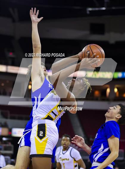Thumbnail 2 in Edison vs. Hanford West photogallery.
