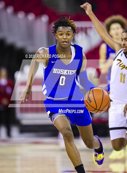 Thumbnail 3 in Edison vs. Hanford West photogallery.
