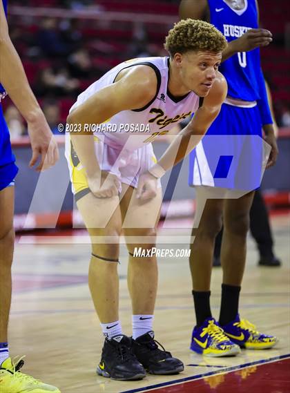 Thumbnail 1 in Edison vs. Hanford West photogallery.