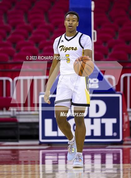 Thumbnail 2 in Edison vs. Hanford West photogallery.