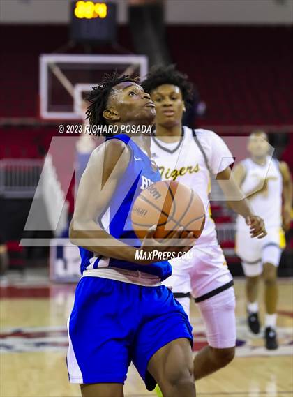 Thumbnail 3 in Edison vs. Hanford West photogallery.