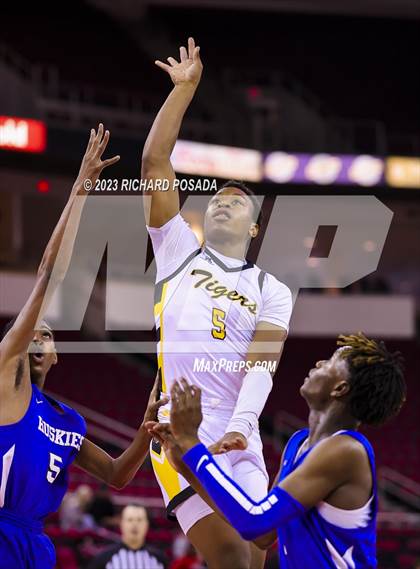 Thumbnail 3 in Edison vs. Hanford West photogallery.