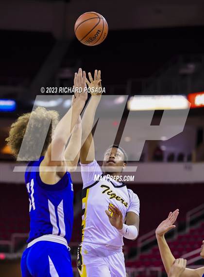 Thumbnail 3 in Edison vs. Hanford West photogallery.