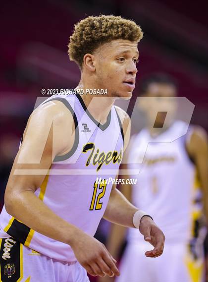 Thumbnail 3 in Edison vs. Hanford West photogallery.