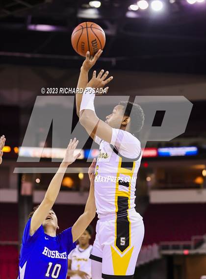 Thumbnail 1 in Edison vs. Hanford West photogallery.