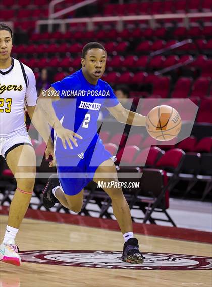 Thumbnail 2 in Edison vs. Hanford West photogallery.