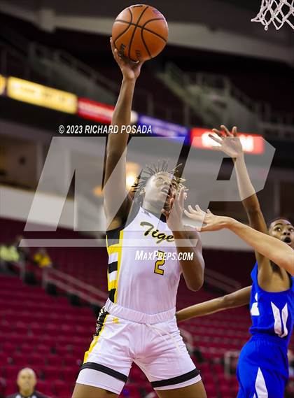 Thumbnail 2 in Edison vs. Hanford West photogallery.