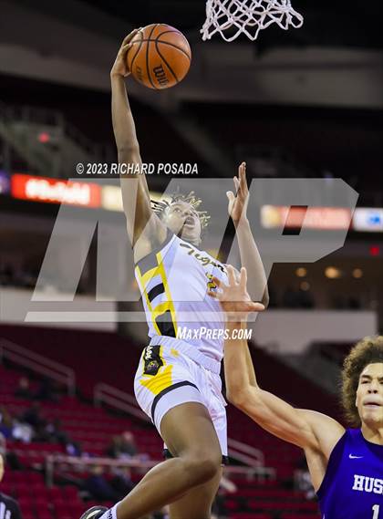 Thumbnail 2 in Edison vs. Hanford West photogallery.
