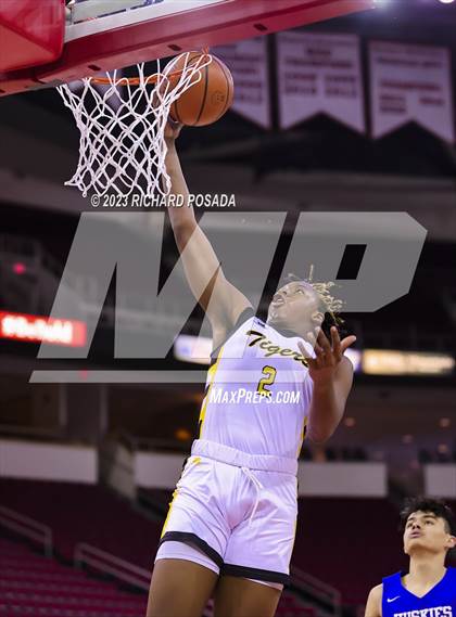 Thumbnail 1 in Edison vs. Hanford West photogallery.
