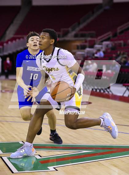 Thumbnail 3 in Edison vs. Hanford West photogallery.