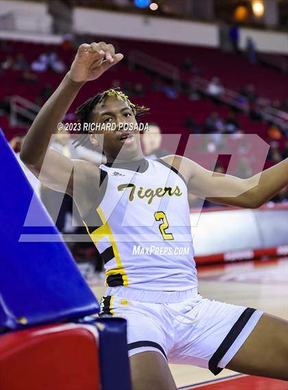 Thumbnail 2 in Edison vs. Hanford West photogallery.