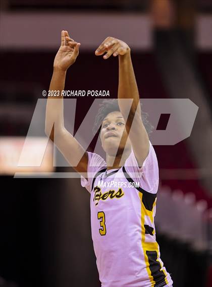 Thumbnail 1 in Edison vs. Hanford West photogallery.