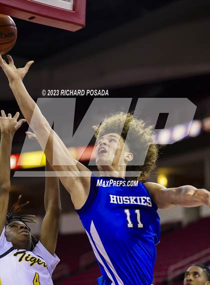 Thumbnail 2 in Edison vs. Hanford West photogallery.