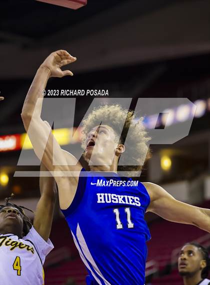 Thumbnail 3 in Edison vs. Hanford West photogallery.