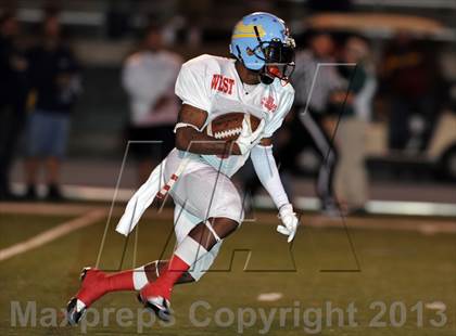 Thumbnail 3 in 605 All-Star Football Game photogallery.