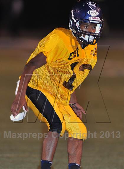 Thumbnail 1 in 605 All-Star Football Game photogallery.