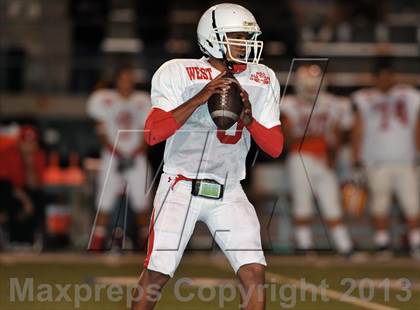 Thumbnail 2 in 605 All-Star Football Game photogallery.