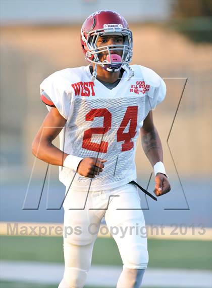 Thumbnail 2 in 605 All-Star Football Game photogallery.