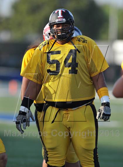 Thumbnail 2 in 605 All-Star Football Game photogallery.