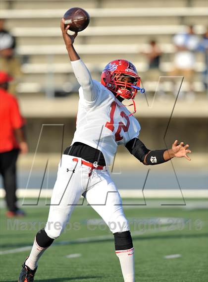 Thumbnail 2 in 605 All-Star Football Game photogallery.