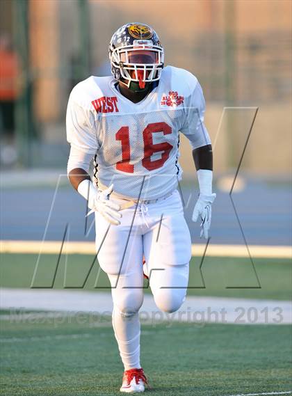 Thumbnail 2 in 605 All-Star Football Game photogallery.