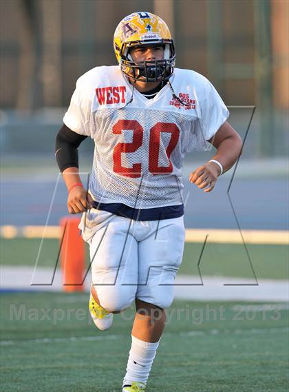 Thumbnail 1 in 605 All-Star Football Game photogallery.