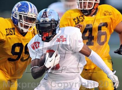 Thumbnail 1 in 605 All-Star Football Game photogallery.