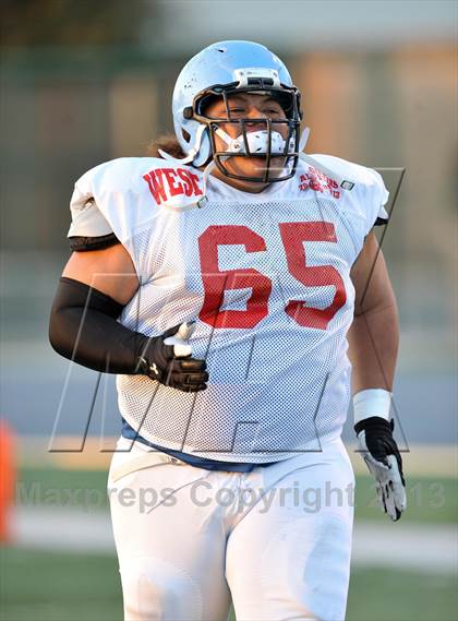 Thumbnail 2 in 605 All-Star Football Game photogallery.