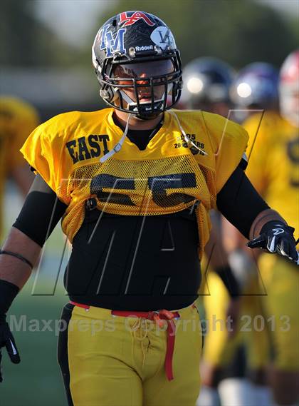 Thumbnail 1 in 605 All-Star Football Game photogallery.