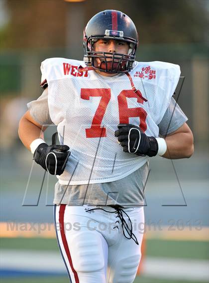 Thumbnail 2 in 605 All-Star Football Game photogallery.