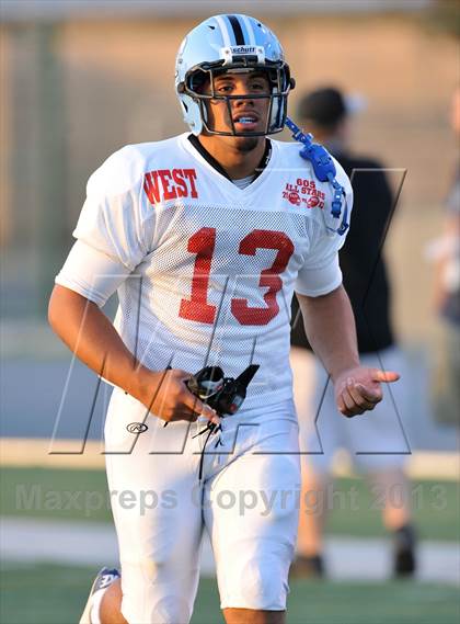 Thumbnail 2 in 605 All-Star Football Game photogallery.
