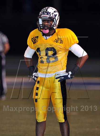 Thumbnail 3 in 605 All-Star Football Game photogallery.