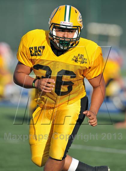 Thumbnail 2 in 605 All-Star Football Game photogallery.
