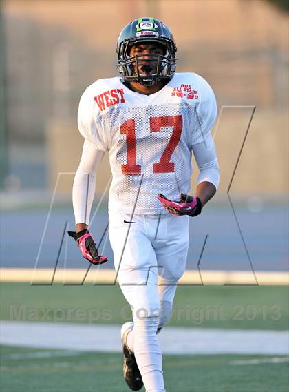 Thumbnail 3 in 605 All-Star Football Game photogallery.