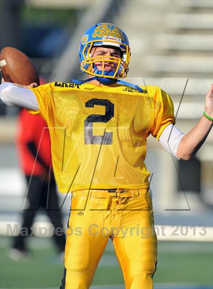 Thumbnail 1 in 605 All-Star Football Game photogallery.