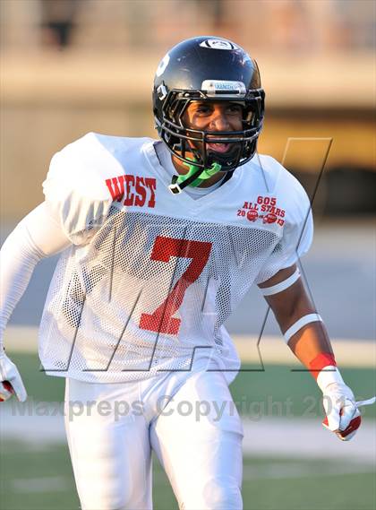 Thumbnail 1 in 605 All-Star Football Game photogallery.
