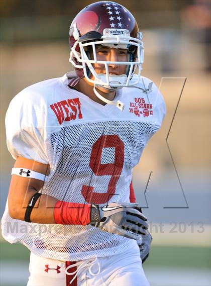 Thumbnail 2 in 605 All-Star Football Game photogallery.