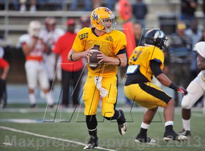 Thumbnail 2 in 605 All-Star Football Game photogallery.