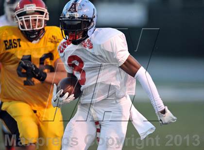 Thumbnail 3 in 605 All-Star Football Game photogallery.