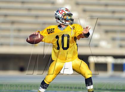 Thumbnail 3 in 605 All-Star Football Game photogallery.