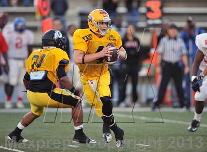 Thumbnail 3 in 605 All-Star Football Game photogallery.