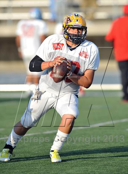Thumbnail 2 in 605 All-Star Football Game photogallery.