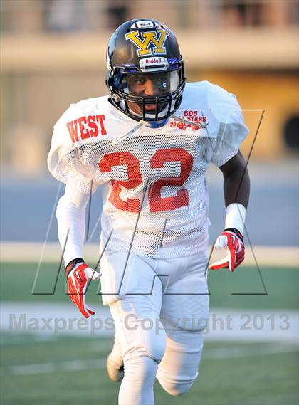 Thumbnail 3 in 605 All-Star Football Game photogallery.