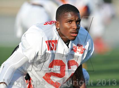Thumbnail 2 in 605 All-Star Football Game photogallery.
