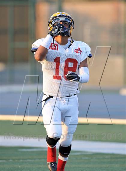Thumbnail 1 in 605 All-Star Football Game photogallery.