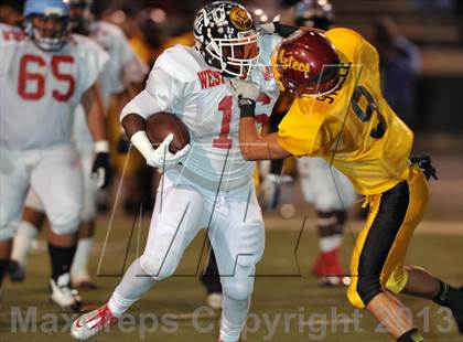 Thumbnail 3 in 605 All-Star Football Game photogallery.