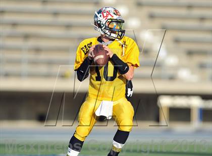 Thumbnail 2 in 605 All-Star Football Game photogallery.