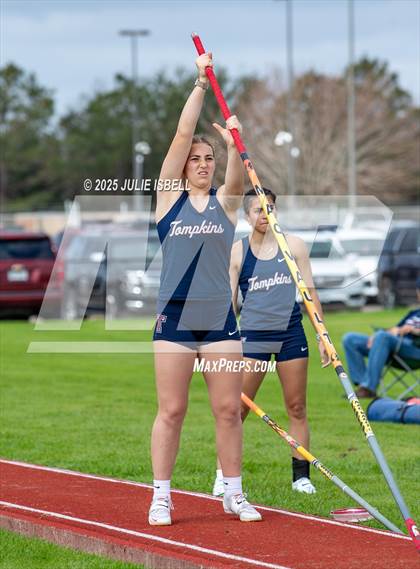 Thumbnail 1 in Dickinson C.L. Hanna Gator Relays photogallery.