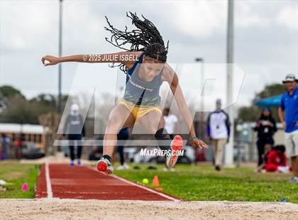 Thumbnail 2 in Dickinson C.L. Hanna Gator Relays photogallery.